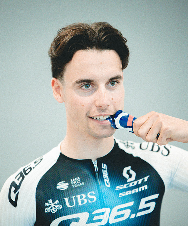 Man in cycling gear using Amacx Drink Gel Raspberry energy gel during training session